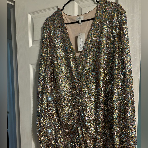 Very Beautiful Gown! - Picture 4 of 8